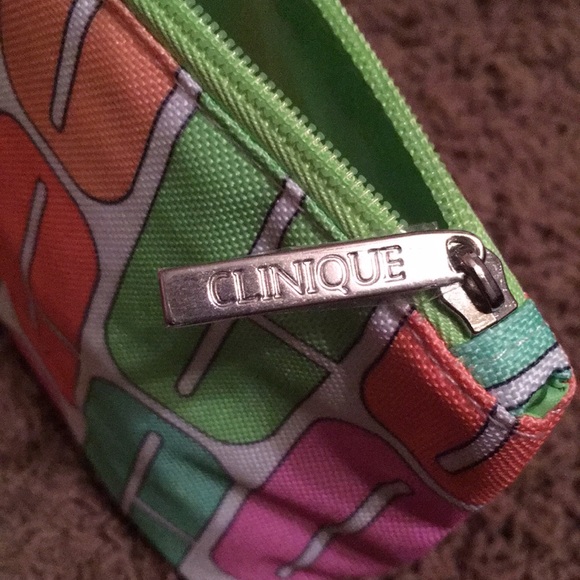 Clinique Signature Make-Up Bag - Picture 3 of 7